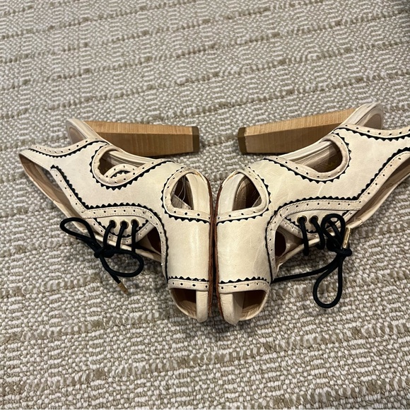 LAMB by Gwen Stefani Cream & Black “Hoshi” Heels | Size 6.5 - Picture 5 of 8